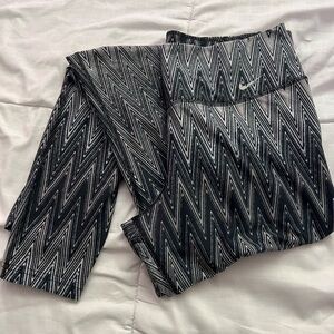Nike Dry-fit Monochrome Zigzag Leggings